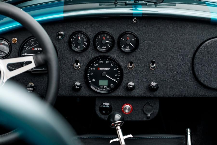 Панель приборов Shelby Cobra MkIII-R by Superformance 2020 года  (фото 12 из 90)
